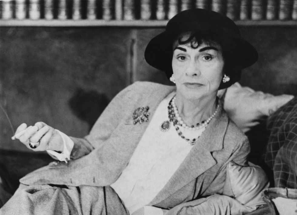 Reflexão 26 de Abril 2024 "Se você quer ser original esteja preparada para ser copiada." Coco Channel Estilista e empresária francesa, Fundadora da marca Chanel