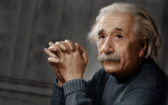 "Loucura é querer resultados diferentes fazendo tudo exatamente igual." - Albert Einstein