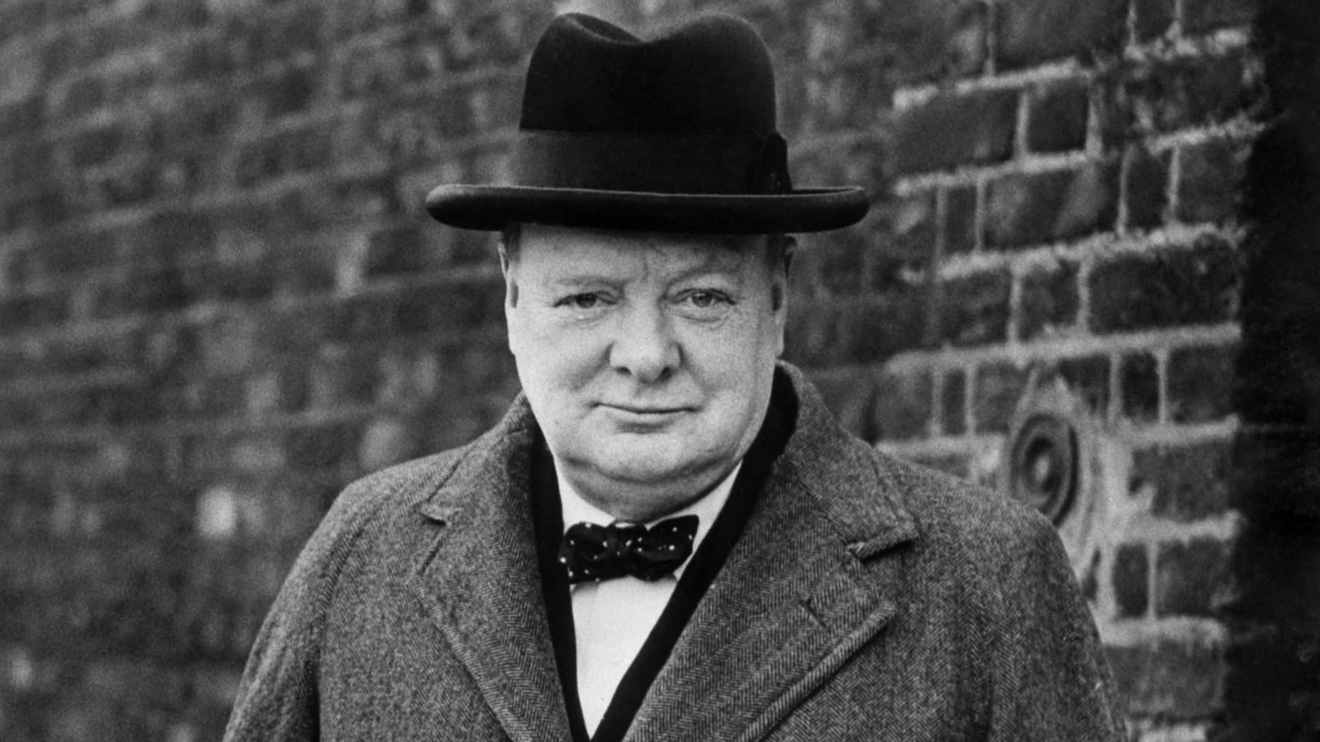 Reflexão 10 de Junho 2024 "Se estiver atravessando o inferno, continue andando." Winston Churchill Grande político britânico do século XX que serviu como primeiro-ministro do Reino Unido, além de militar, e escritor.