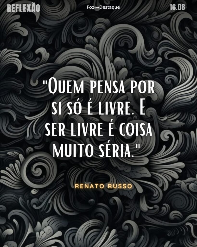Renato Russo - Cantor, compositor, produtor e multi-instrumentista brasileiro, célebre por ter sido líder, vocalista e fundador da banda Legião Urbana.