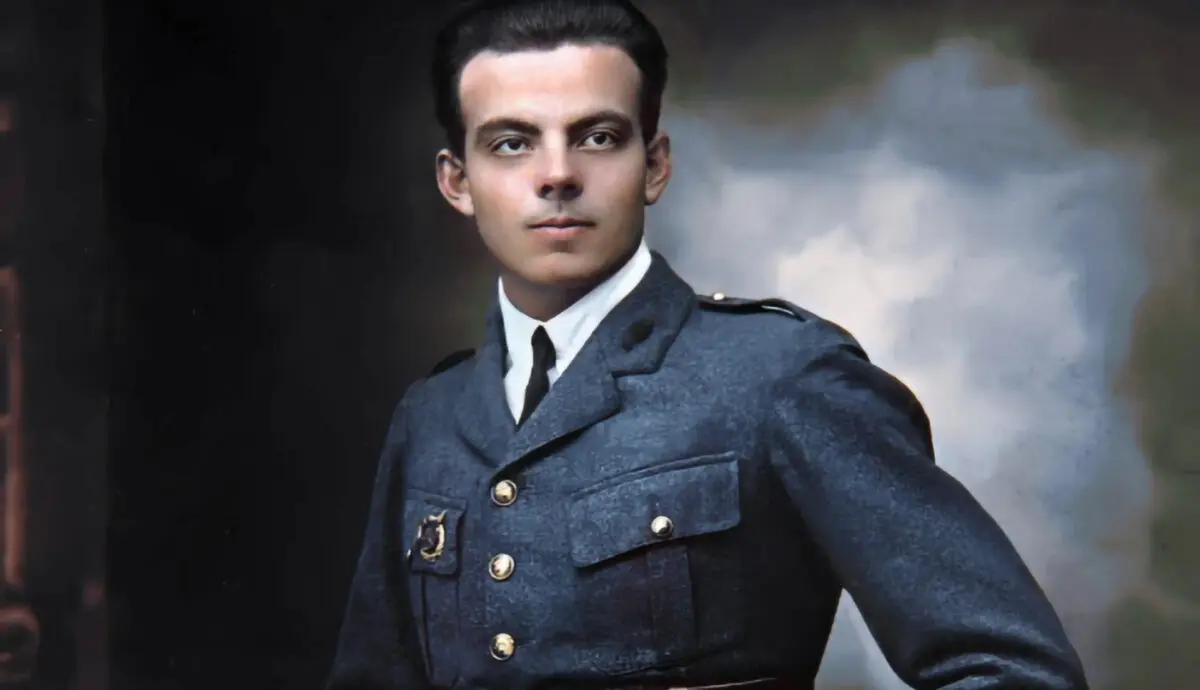 Reflexão 10 de Agosto 2024 Antoine-Saint-Exupery-service-militaire-1922-e1654076313185