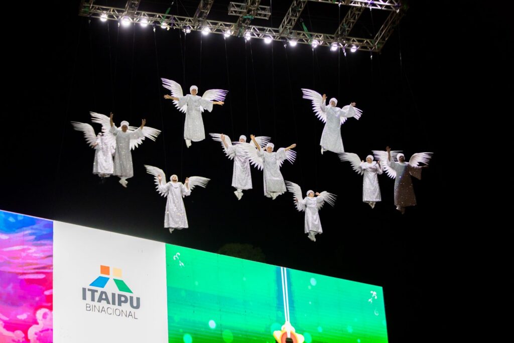 NATAL DE ITAIPU GRAMADÃO 2024 - ABERTURA ANJOS CORAL DE ITAIPU - ENIO VERRI - ANA HEDLER